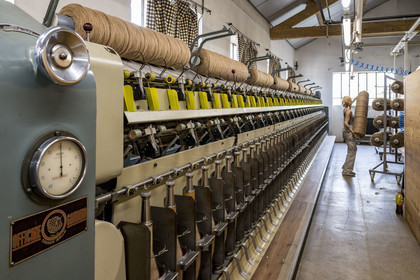France, Vaucluse, L'Isle sur la Sorgue, Brun de Vian-Tiran Factory, wool textile industry, worker at work in the spinning mill