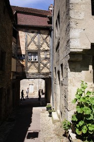 France, Côte d'Or (21), Flavigny-sur-Ozerain, passage au bout de la rue Mirabeau