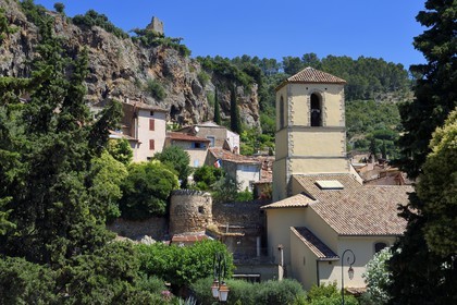France, Var (83), Provence Verte, Cotignac, falaise de tuf de 80 mètres de haut et 400 mètres de large