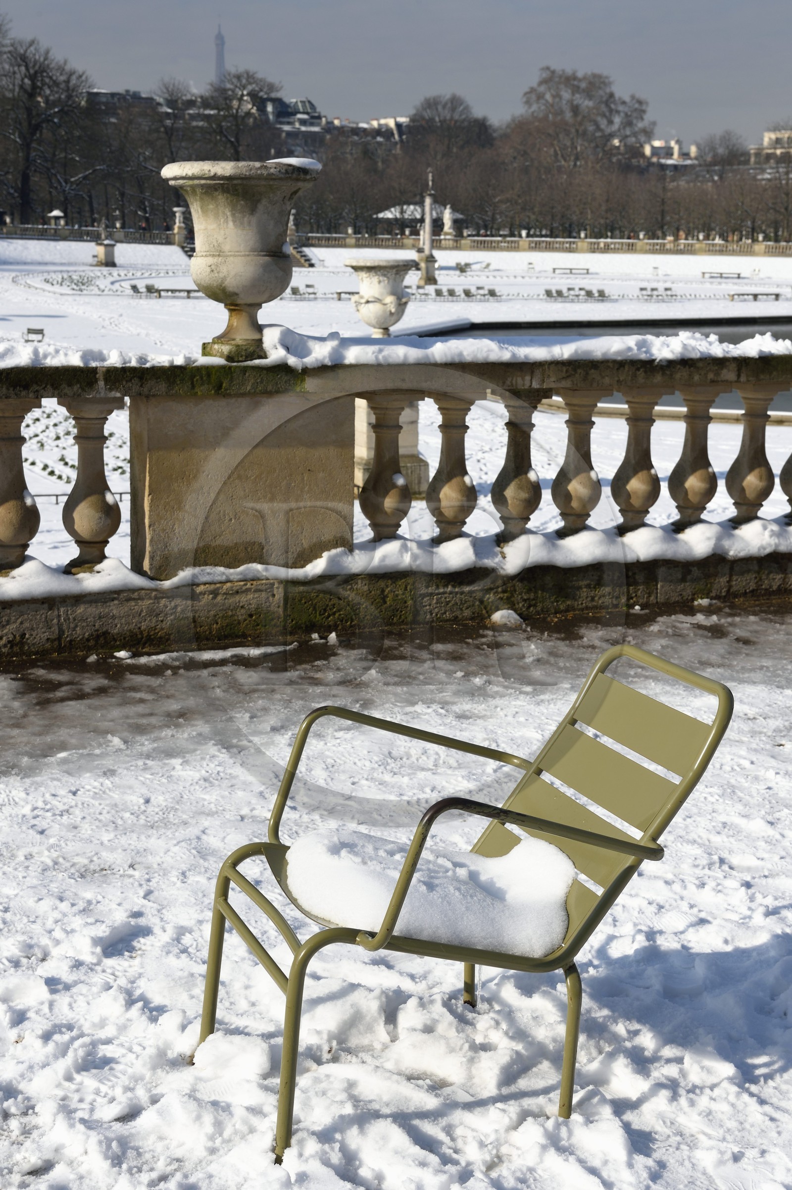 France, Paris (75), quartier Saint-Michel, le jardin du Luxembourg, chaises France, Paris (75), quartier Saint-Michel, le jardin du Luxembourg, chaises