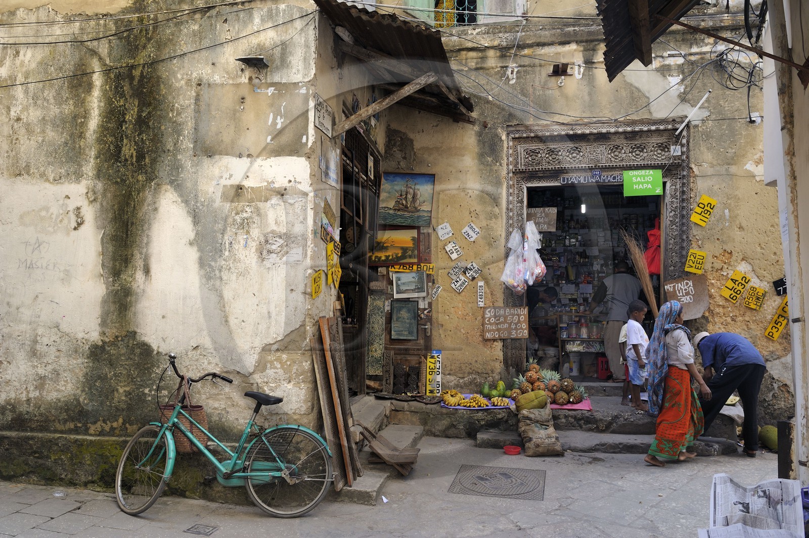 Tanzanie, archipel de Zanzibar, île de Unguja (Zanzibar), ville de Zanzibar, quartier Stone Town, classé Patrimoine Mondial de l' UNESCO, une épicerie de la vieille ville dans le quartier de Shangani