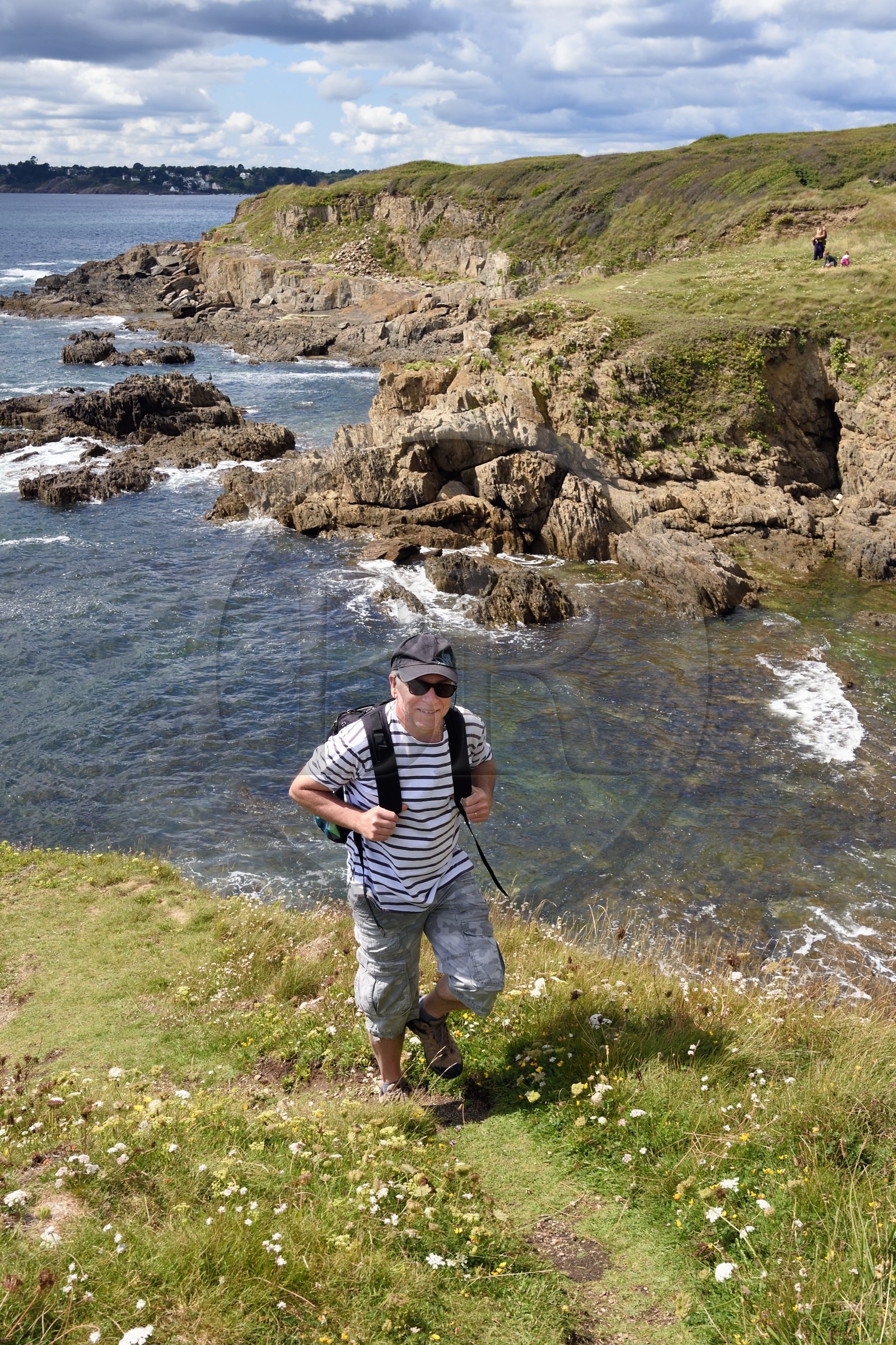 France, Finistère (29), Moelan-sur-Mer, le littoral entre Kerfany les Pins et la plage de Trenez sur le chemin de Grande Randonnée GR 34 ou sentier des douaniers