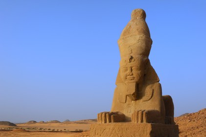 Egypte, Haute Egypte, Lac Nasser, désert de Nubie, temple de Ouadi es-Seboua ou vallée des lions