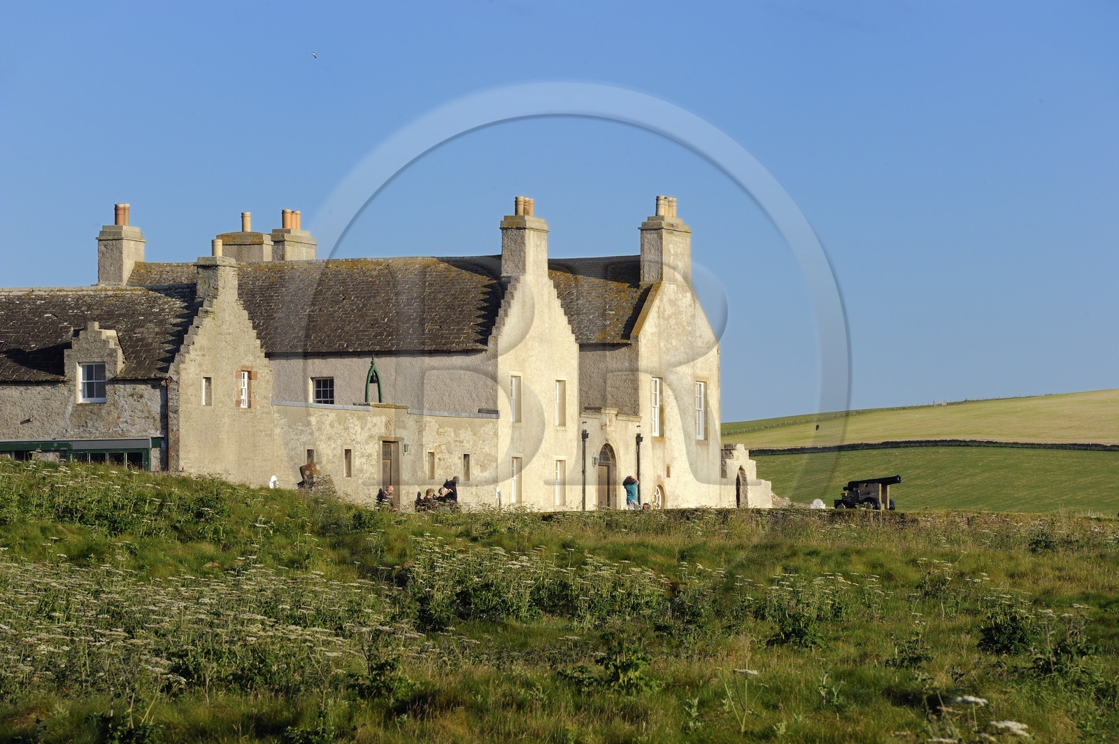 Royaume-Uni, Ecosse, Iles Orcades, Ile de Mainland, maison en bordure de la Baie de Skaill à Skara Brae