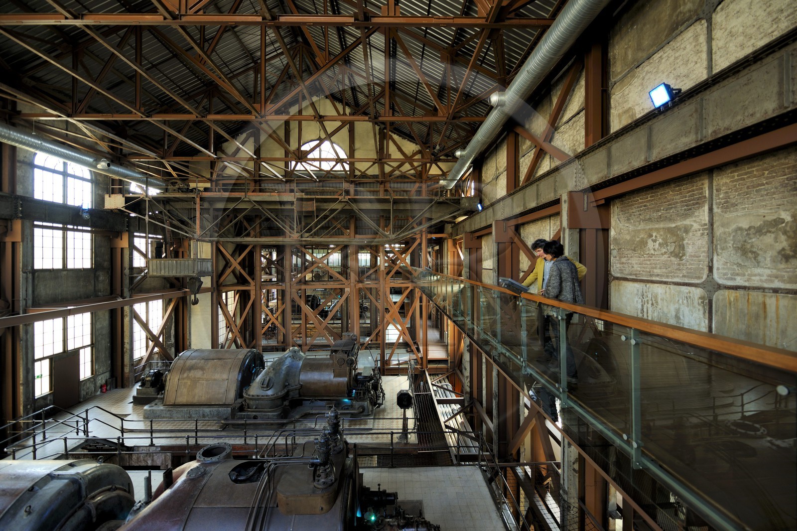 Turquie, Istanbul, l'université et le centre d'art contemporain Santralistanbul des architectes turcs Emre Arolat, Nevzat Sayin, Ihsan Bilgin et Han Tümertekin, l'ancienne centrale thermique de Silahtaraga aménagée par l'architecte Han Tümertekin