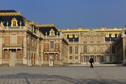 France, Yvelines (78), château de Versailles, classé Patrimoine Mondial de l'UNESCO, la Cour de Marbre rénovée en 2008