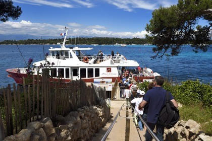 France, Alpes-Maritimes (06), Cannes, Iles de Lérins, Ile de Saint-Honorat, départ du ferry qui appartient au monastère pour Cannes