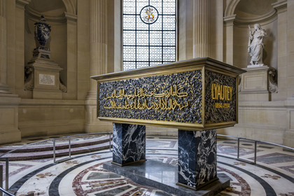 France, Paris (75), Hotel des Invalides, la cathédrale Saint-Louis-des-Invalides, le panthéon militaire, le dôme des Invalides, tombeau en bronze et en marbre du Marechal de France Hubert Lyautey dans la chapelle Saint-Grégoire