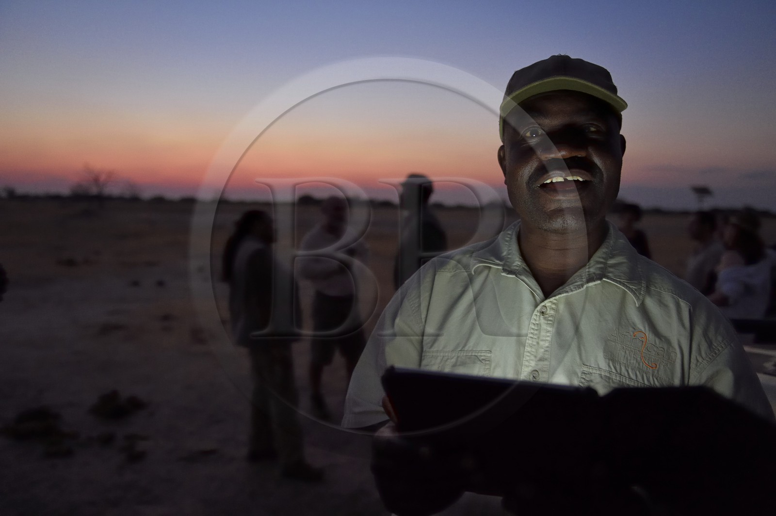 Zimbabwe, province de Matabeleland septentrional, parc national Hwange, Somalisa Camp de African Bush Camps, le guide Michael Padiwa