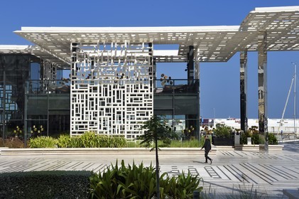 Sultanat d'Oman, Mascate, port du quartier de Al-Mouj, le restaurant Huqqa
