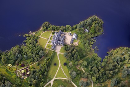 Royaume-Uni, Ecosse, Highland, Lochaber district, chateau Ardverikie construite dans le style écossais Baronial en 1870 sur les rives du Loch Laggan (vue aérienne)