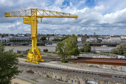 France, Loire-Atlantique (44), Nantes, Parc des chantiers sur l'Ile de Nantes, la grue Titan jaune (vue aérienne)