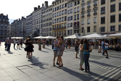 France, Rhone, Lyon, historical site listed as World Heritage by UNESCO, dance lesson from Lyonbaila on the Place des Terreaux and the Bartholdi Fountain