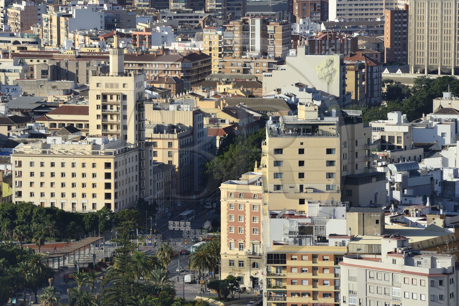 Espagne, Andalousie, Malaga, quartier Soho, barrio de las Artes (quartier des Arts), Maus street art, Infinitud del Universo de l'artiste Faith47 dans l'avenue Alameda Principal