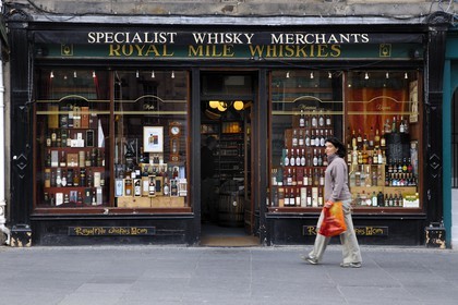 Royaume-Uni, Ecosse, Edimbourg, The Royal Mile, boutique de whisky