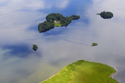 Royaume-Uni, Ecosse, château de Loch Leven situé sur une île au milieu du loch où Marie Stuart fut emprisonnée et dont elle s'évada(vue aérienne)