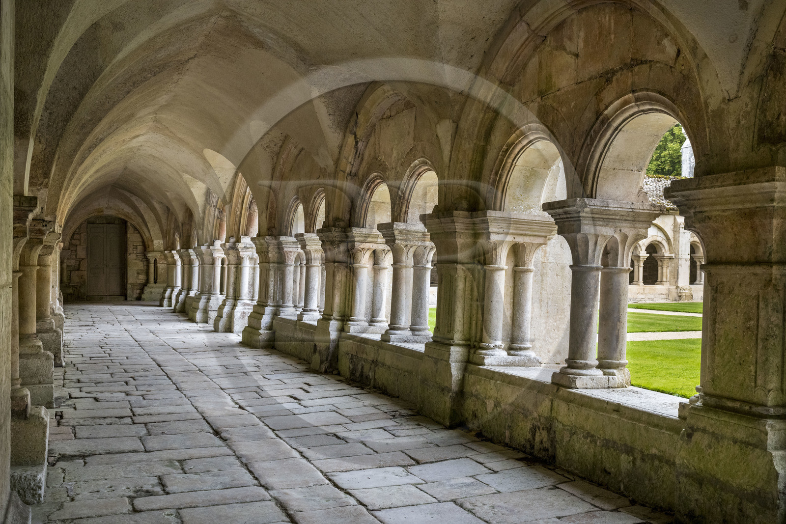 France, Côte-d'Or (21), Marmagne, l'abbaye cistercienne de Fontenay classée au Patrimoine Mondial de l'UNESCO, le cloître