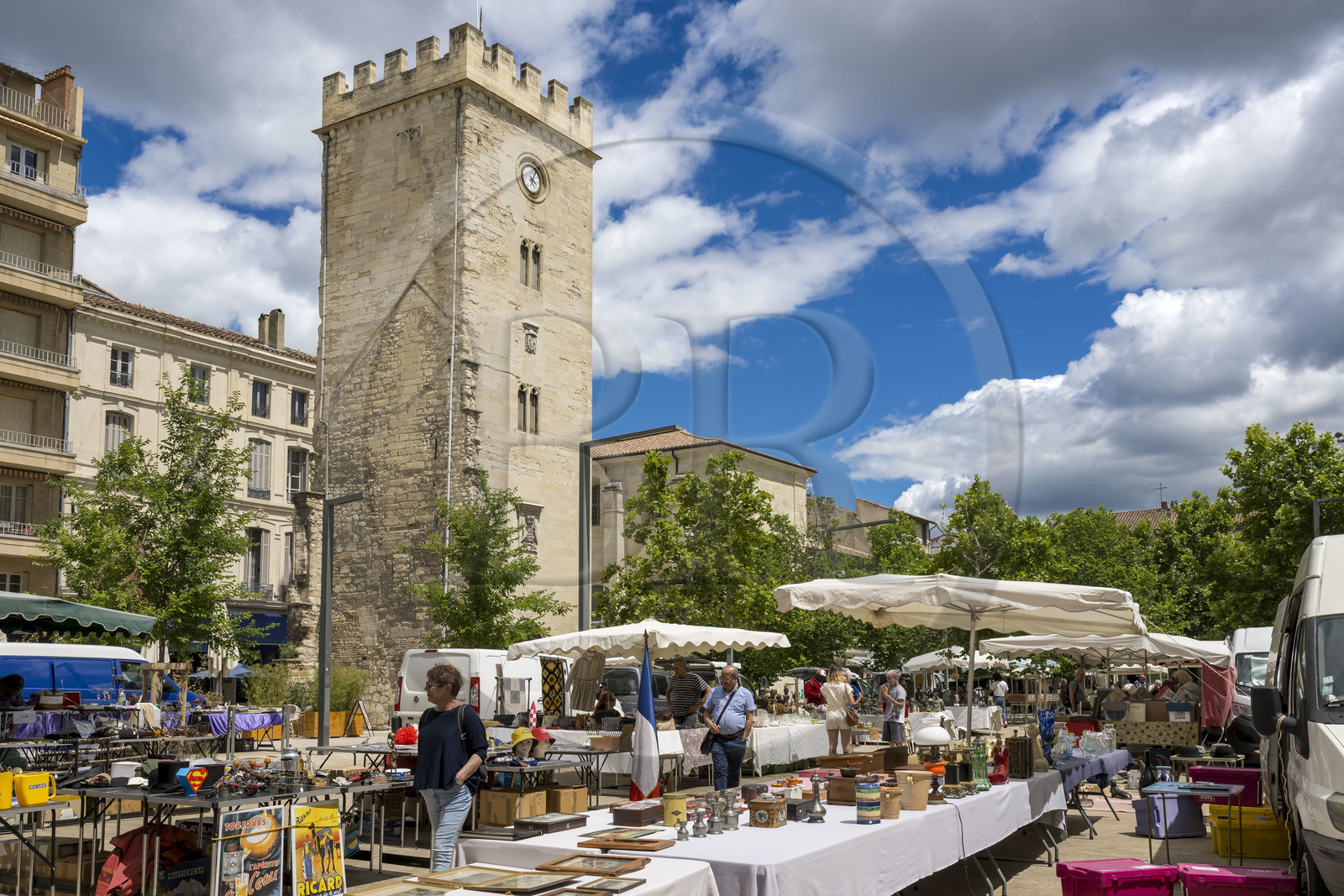 France, Vaucluse (84), Avignon, place Pie, la tour Saint-Jean-le-Vieux