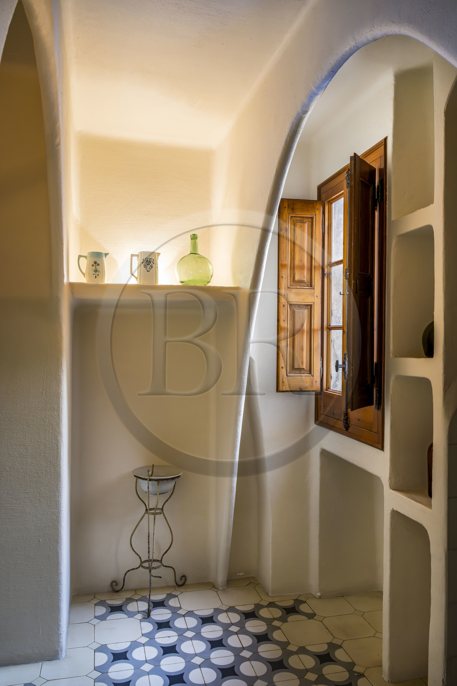 Espagne, Catalogne, Barcelone, quartier de l'Eixample, Passeig de Gracia, Casa Batllo de l'architecte du modernisme catalan Antoni Gaudi, site classé au Patrimoine Mondial de l'UNESCO, pièce de service sous les combles