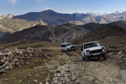 Azerbaïdjan, région de Quba (Guba), chaine de montagne du Grand Caucase, 4x4 sur la piste dans les hauteurs du village de Qalaxudat