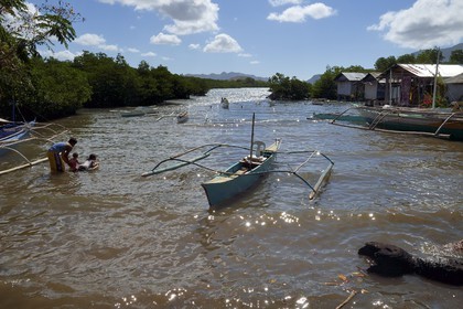Philippines, Calamian Islands dans le nord de Palawan, Uson Island dans la baie de Coron, village de Barangay Lajala, quartier des pêcheurs