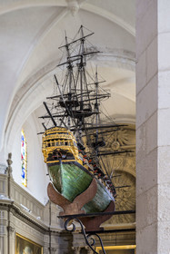 France, Charente-Maritime (17), La Rochelle, église Saint-Sauveur, ex-voto maquette de navire de guerre