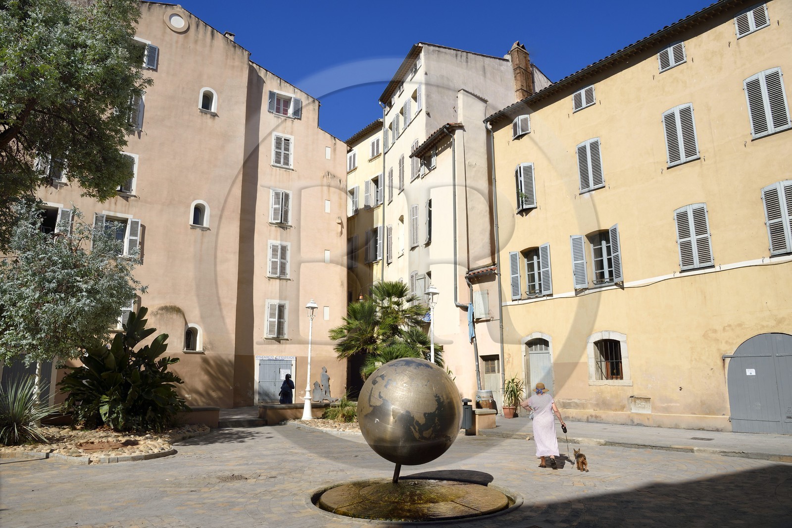 France, Var (83), Toulon, quartier du petit Chicago, place du Globe