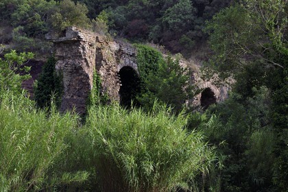 France, Var (83), Fréjus, l'aqueduc romain du Ier siècle av. J-C au nord de la ville