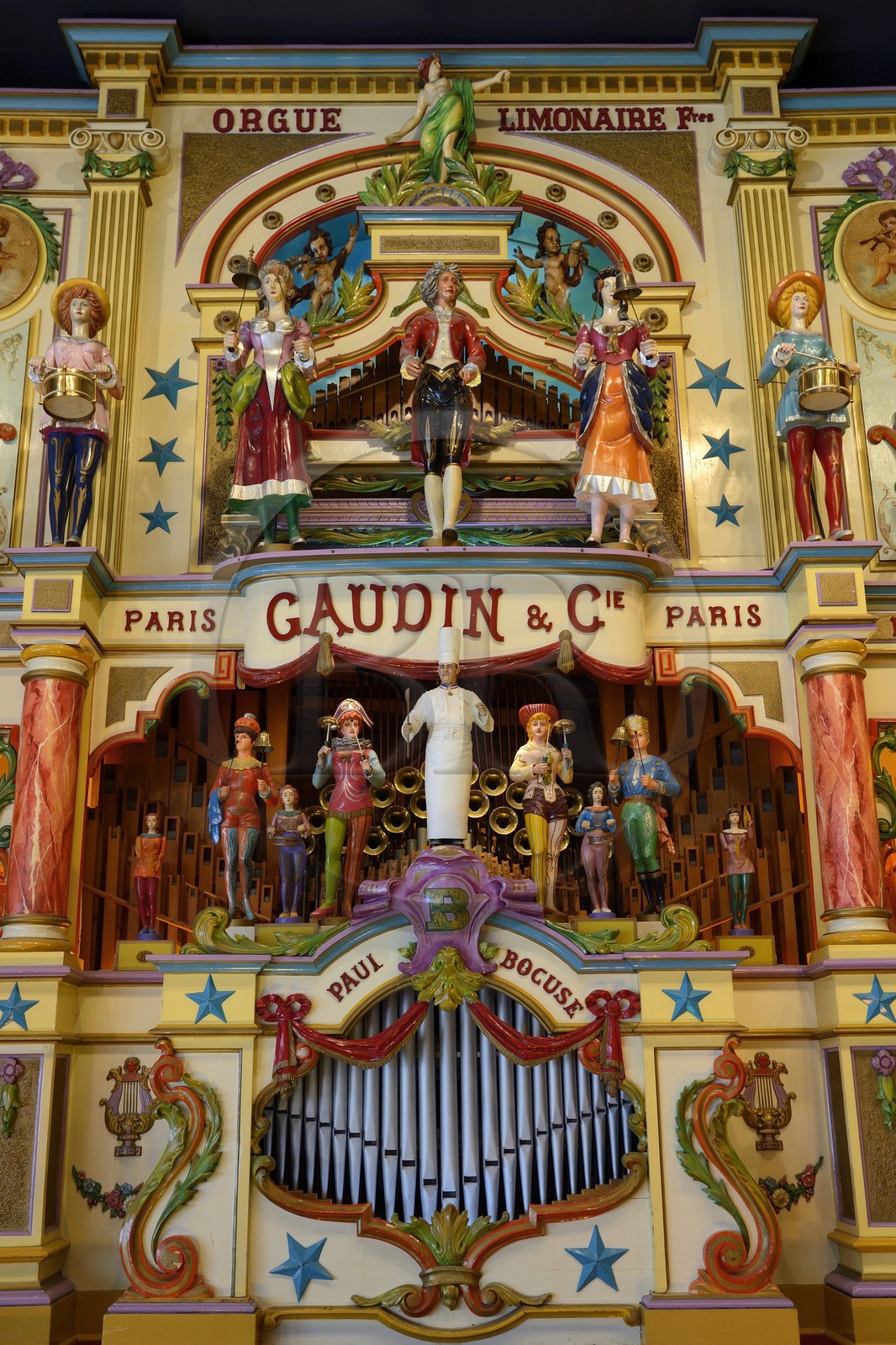 France, Rhône (69), Collonges-au-Mont-d'Or, restaurant L'abbaye de Collonges de Paul Bocuse dédié aux récéptions, limonaire personnalisé