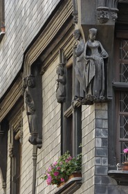 France, Indre et Loire (37), Tours, place Plumereau, maison à l'angle de la rue de la Monnaie