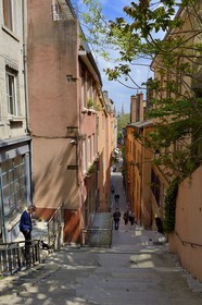 France, Rhône (69), Lyon, site historique classé Patrimoine Mondial de l'UNESCO, quartier de Saint-Paul dans le Vieux Lyon, Montée du Change qui prolonge la rue de la Loge