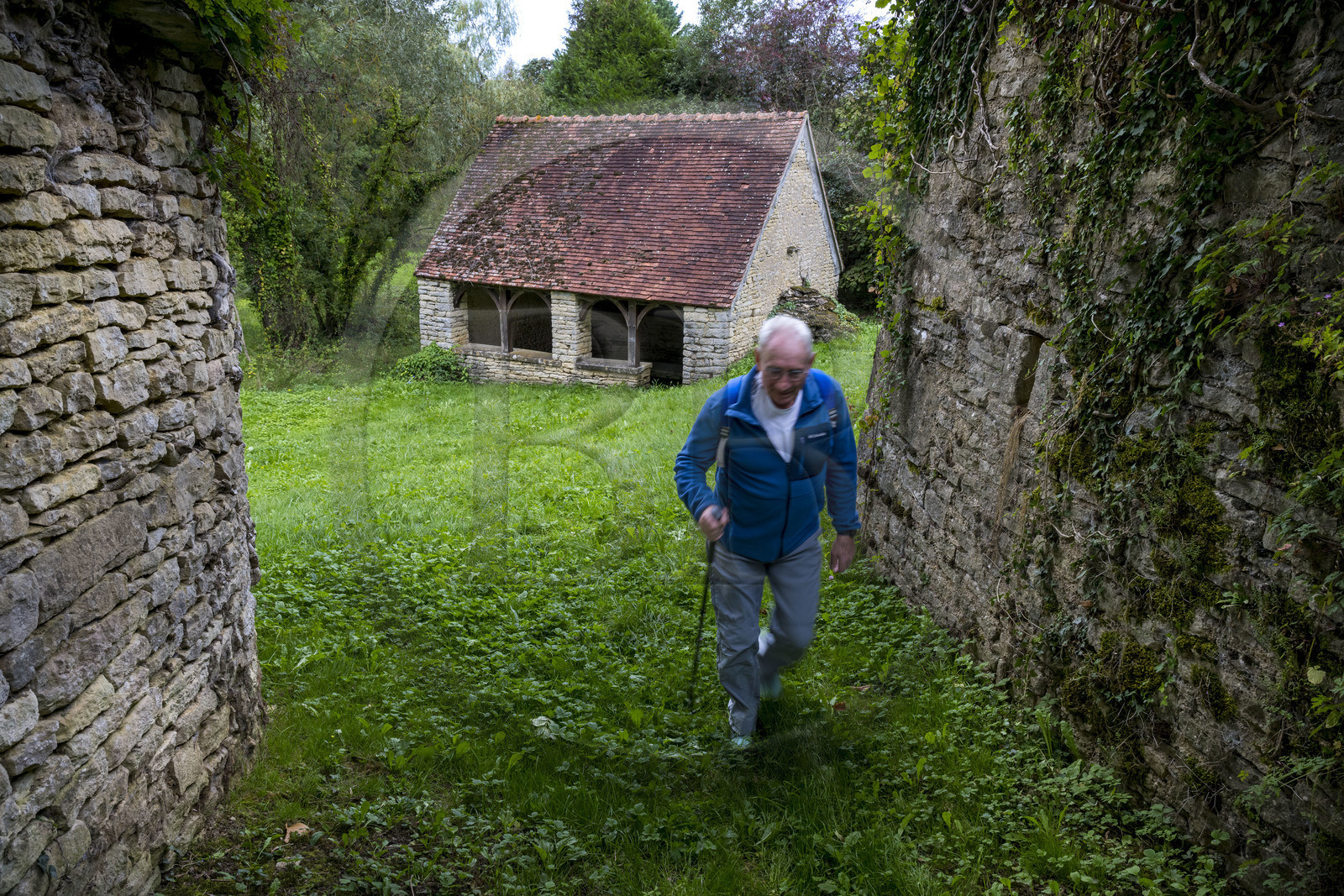 France, Côte-d'Or (21), Corsaint, le lavoir qui abrite aussi une source