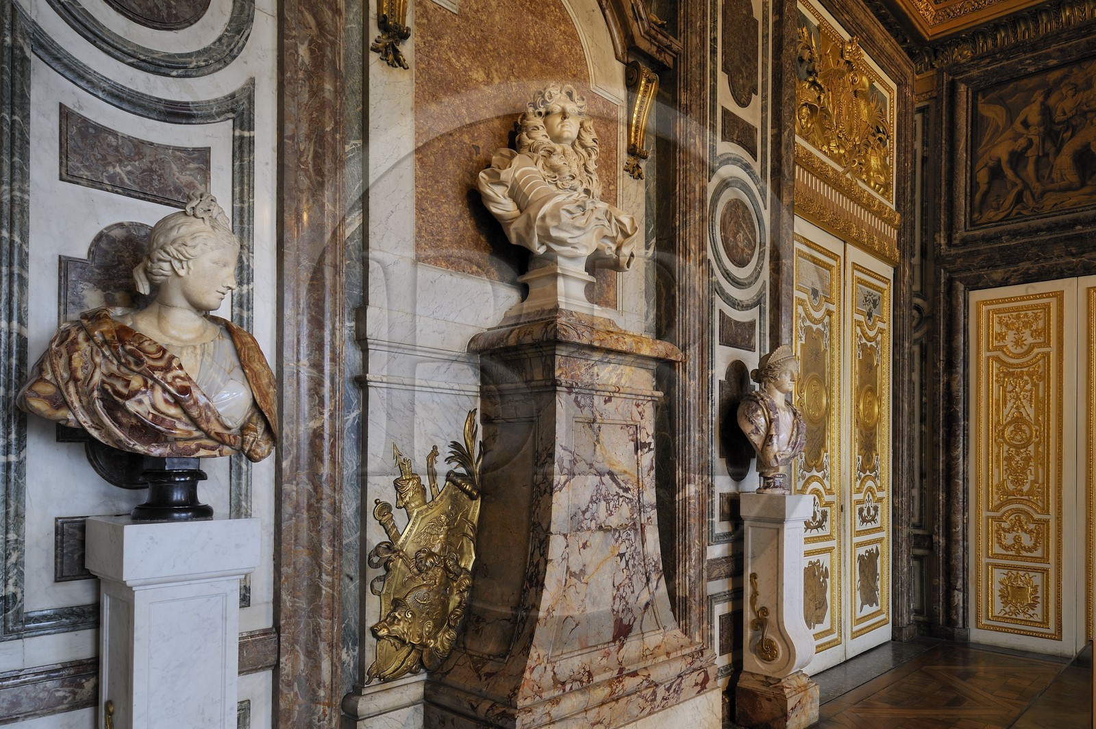 France, Yvelines (78), château de Versailles, classé Patrimoine Mondial de l'UNESCO, les Grands Appartements, salon de Diane, buste de Louis XIV par Bernini dit Le Bernin de 1665