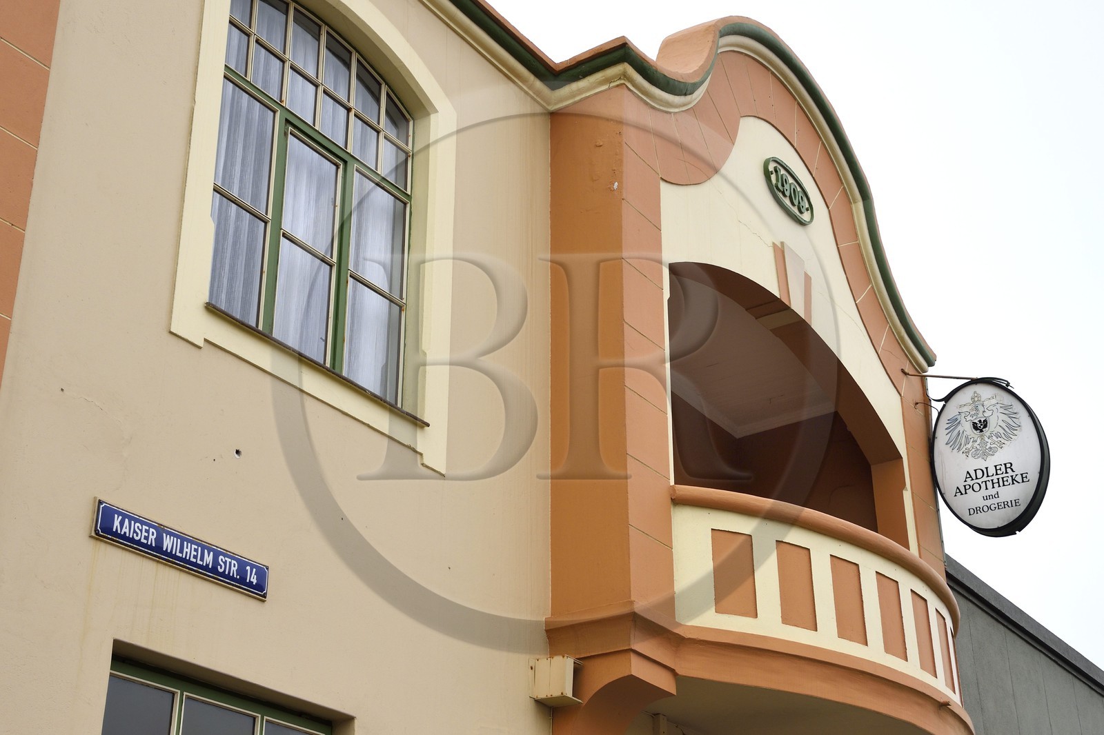 Namibie, région de Erongo, la station balnéaire de Swakopmund fondée en 1892 par des colons allemands, droguerie et pharmacie de 1909 dans Kaiser Wilhelm Strasse (devenu Sam Nujoma Avenue)