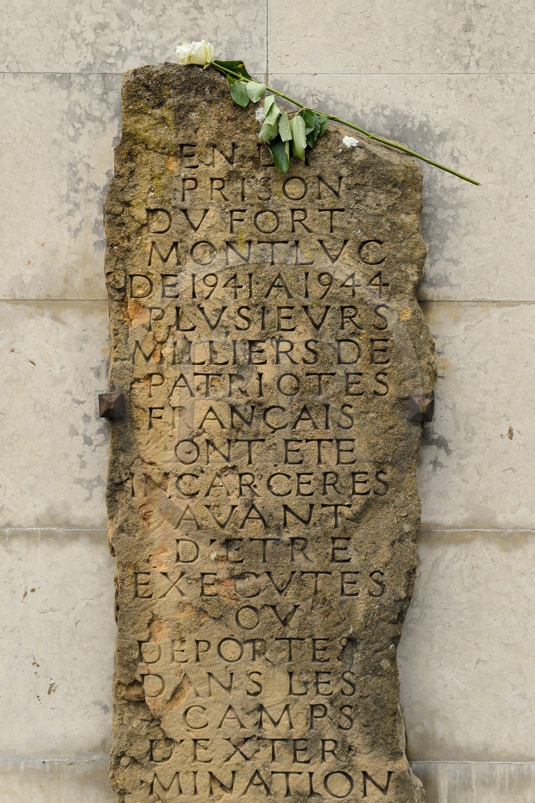 France, Rhône (69), Lyon, Mémorial Prison de Montluc, stèle à la mémoire des prisonniers déportés ou executés