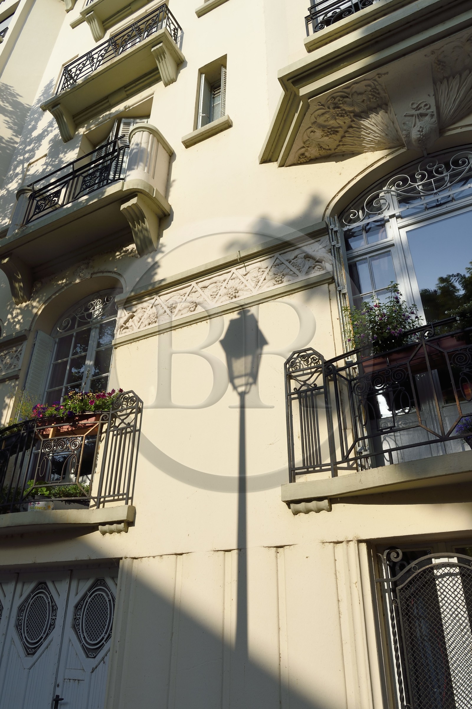 France, Allier (03), Vichy, immeuble de style art Déco au 102 boulevard des Etats-Unis