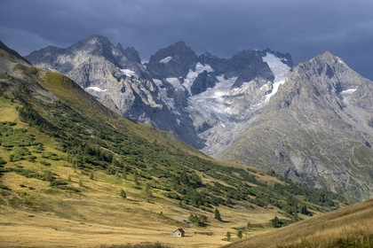 France, Hautes Alpes (05), Parc National des Ecrins, Le Monêtier les Bains, col du Lautaret (2057m), massif de la Meije en arrière plan