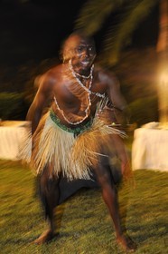 Tanzanie, Dar es-Salaam hôtel Mövenpick, spectacle de danses traditionnelles dans les jardins