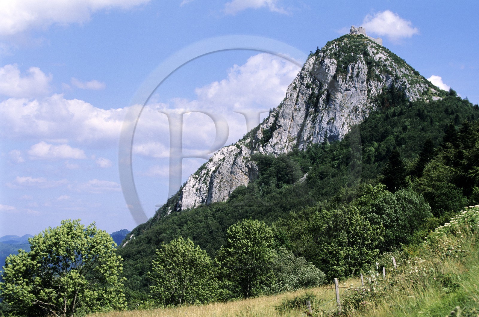 France, Ariège (09), Pays d' Olmes, château cathare de Montségur perché sur son pog