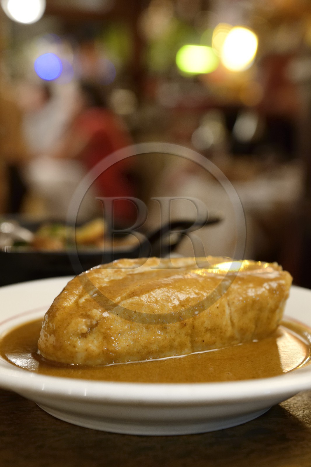 France, Rhône (69), Lyon, Restaurant bouchon lyonnais Le Garet, Quenelle de brochet sauce Nantua France, Rhône (69), Lyon, Restaurant bouchon lyonnais Le Garet, Quenelle de brochet sauce Nantua