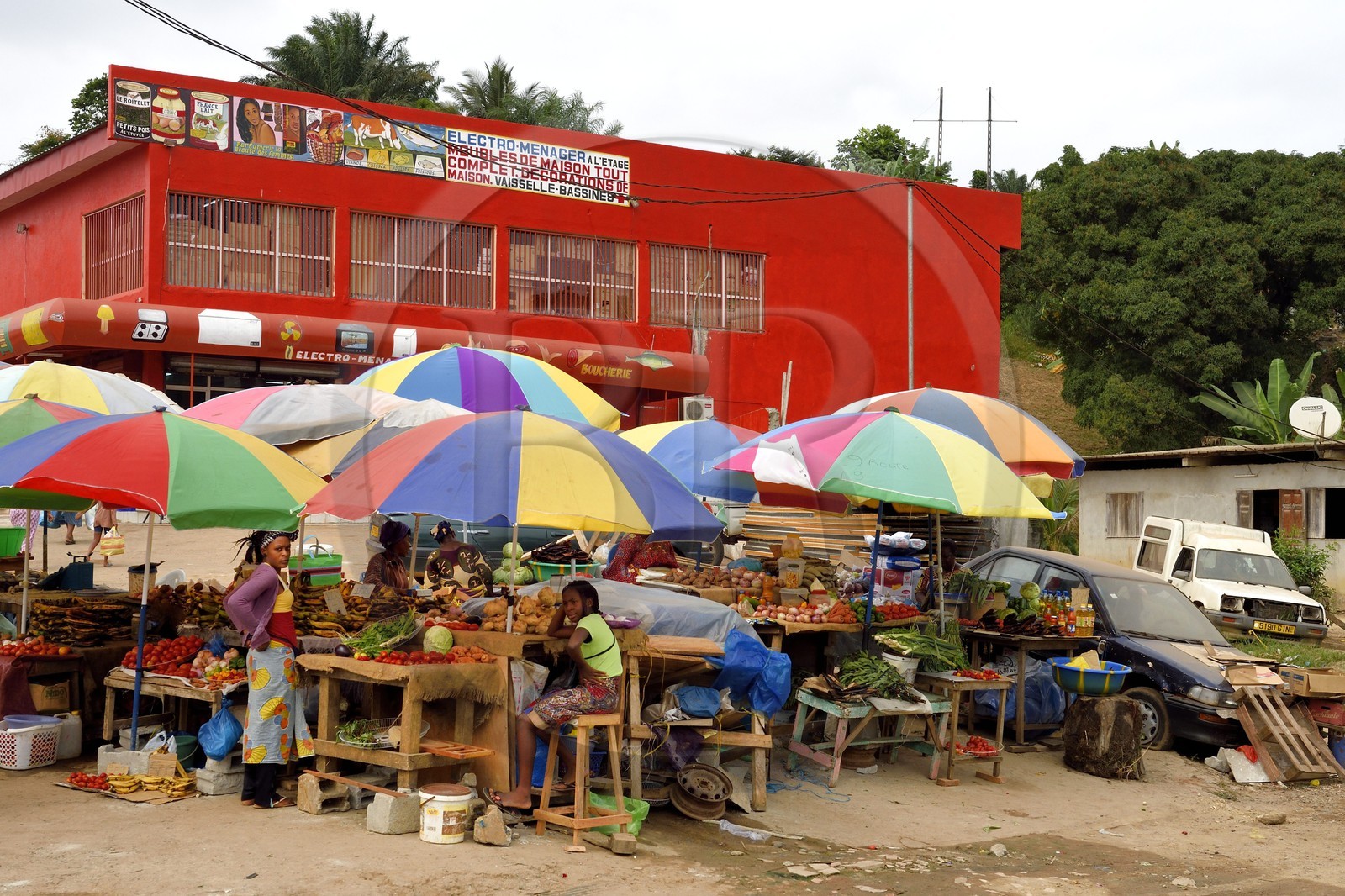Gabon, Libreville, marché du quartier PK12 sur la Route National 1 Gabon, Libreville, marché du quartier PK12 sur la Route National 1