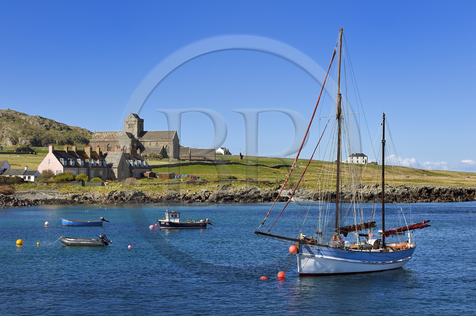Royaume-Uni, Ecosse, Highland, Hébrides intérieures, Ile de Iona face à l'Ile de Mull, abbaye d'Iona fondée par Saint Columba au VIème siècle