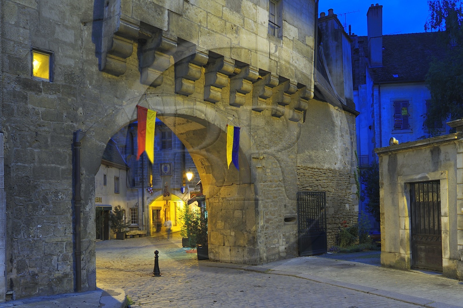 France, Côte d'Or (21), Semur-en-Auxois, la barbacane en avant de la porte Sauvigny