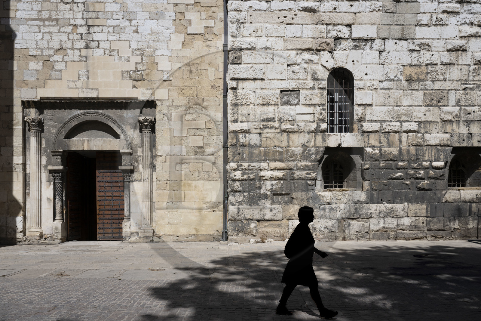 France, Bouches-du-Rhône (13), Aix en Provence, Cathedrale Saint Sauveur (XIIe au XVIe siecle), réemploi d'un mur du forum gallo-romain France, Bouches-du-Rhône (13), Aix en Provence, Cathedrale Saint Sauveur (XIIe au XVIe siecle), réemploi d'un mur du forum gallo-romain