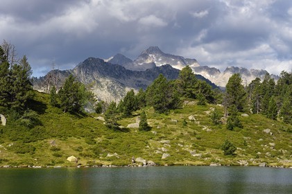 France, Hautes Pyrenees, Saint Lary Soulan and Vielle-Aure, hike on a variant of the GR10 between the Portet pass and the Bastan lakes on the edge of the Neouvielle nature reserve, lower Bastan lake and the Neouvielle massif in the background