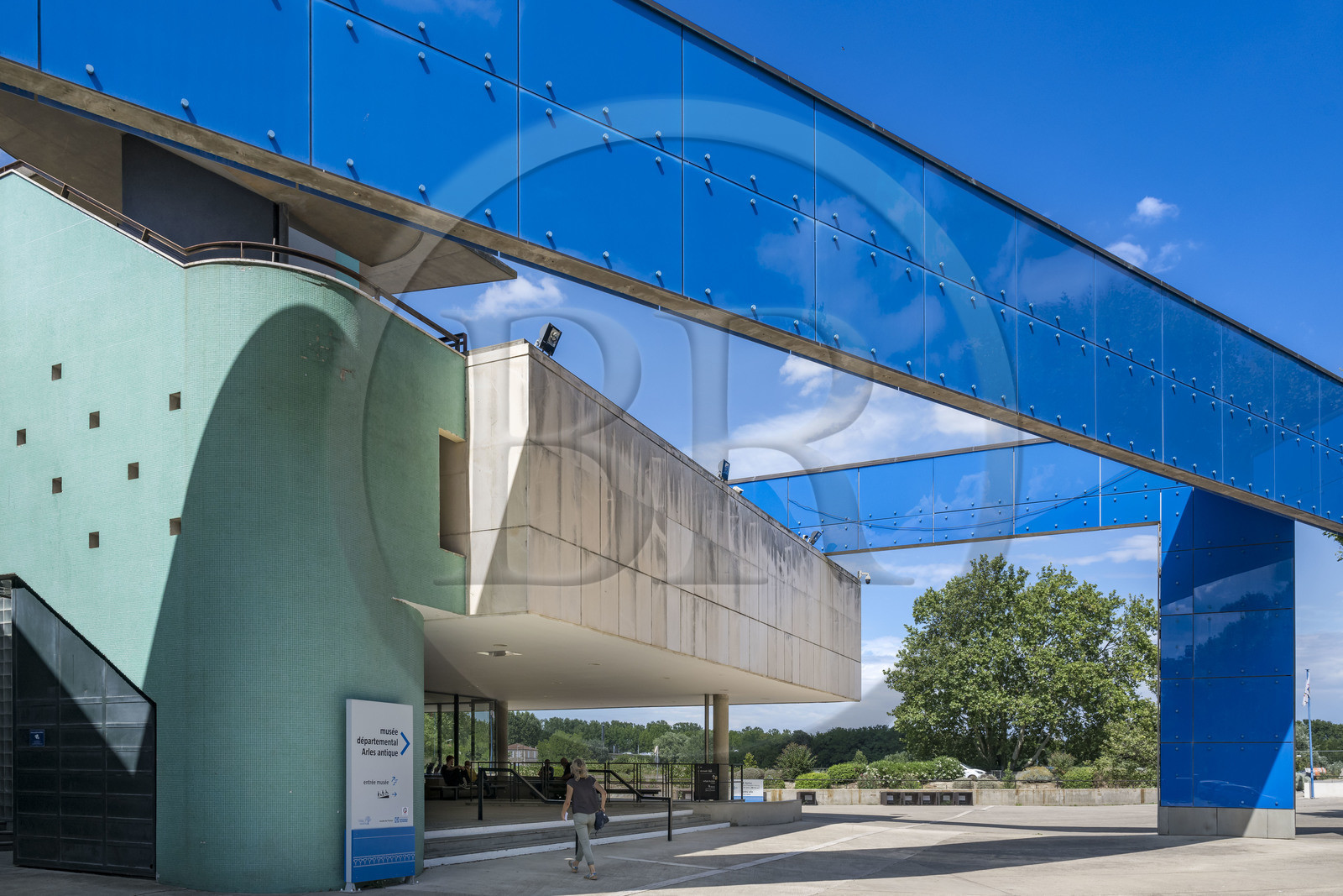 France, Bouches-du-Rhône (13), Arles, musée départemental Arles antique, construit en 1995 par l'architecte Henri Ciriani sur la presqu'île où se trouvait l'ancien cirque romain France, Bouches-du-Rhône (13), Arles, musée départemental Arles antique, construit en 1995 par l'architecte Henri Ciriani sur la presqu'île où se trouvait l'ancien cirque romain