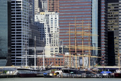 United States, New York City, Downtown Manhattan, East River in front of South Street Seaport seen from the Promenade in Brooklyn
