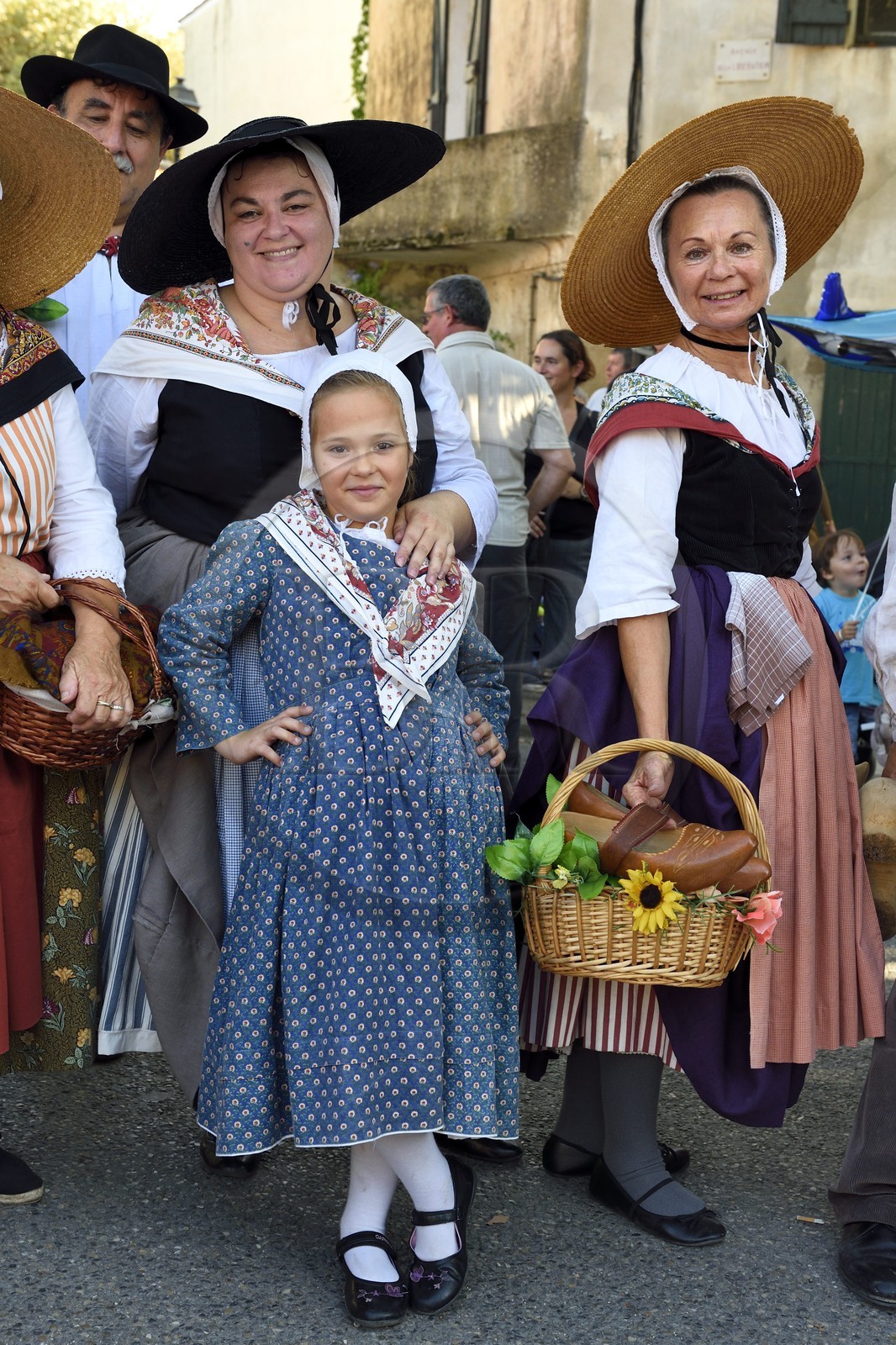 France, Var (83), Massif des Maures, Collobrières, groupe de danseurs et musiciens traditionnels provencaux à la fêtes de la châtaigne