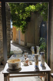 France, Gard, region of the Pays d'Uzege, Saint-Quentin-la-Poterie, Christine Carotenuto at the pottery workshop Les Animals