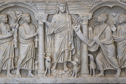 France, Bouches du Rhone, Arles, musée départemental Arles antique, sarcophagus said to be of the delivery of the Law to Saint-Pierre from the Alyscamps site and dating from the end of the 4th century